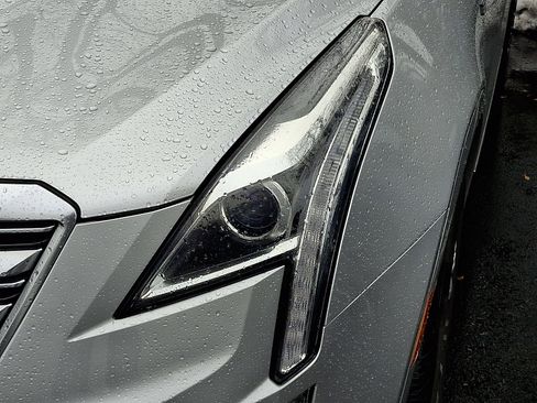 Used 2018 Cadillac XT5 Luxury image 7