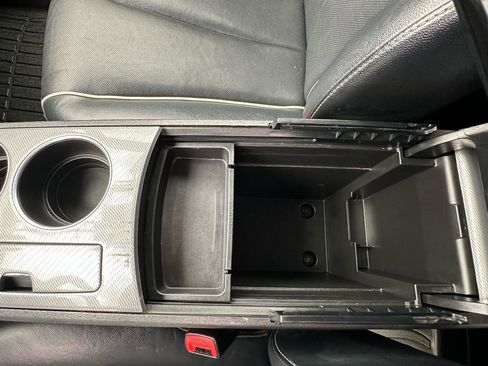 Used 2015 Toyota Venza XLE image 36