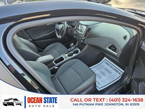 Used 2017 Chevrolet Cruze LT w/ Sun And Sound Package FWD image 13