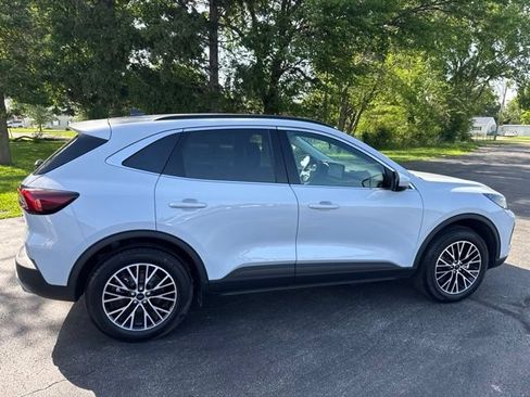 Certified 2025 Ford Escape SE FWD image 5
