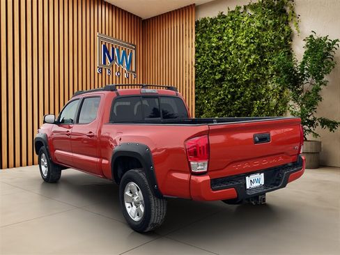 Used 2016 Toyota Tacoma TRD Sport AWD/4WD image 27