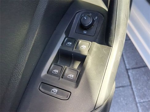 Used 2019 Volkswagen Jetta SE image 16