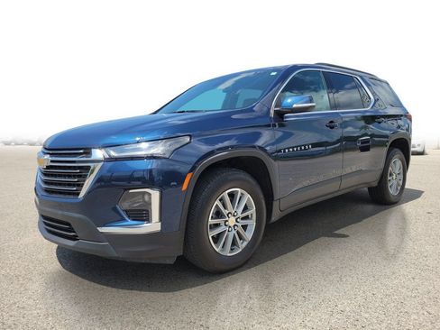 Used 2023 Chevrolet Traverse LT FWD image 2