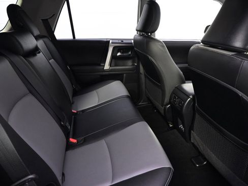 Used 2022 Toyota 4Runner SR5 Premium image 18