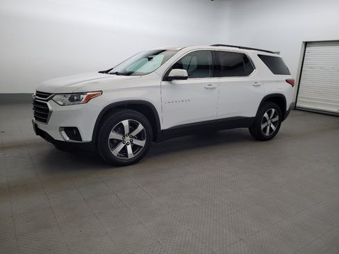 Used 2021 Chevrolet Traverse LT w/ LT Premium Package AWD/4WD image 2