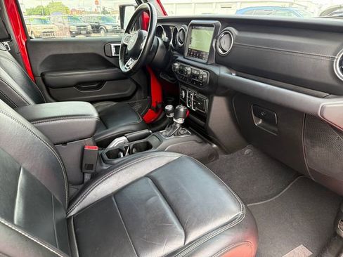 Used 2020 Jeep Wrangler Unlimited Sahara AWD/4WD image 22