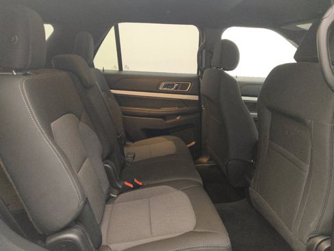 Used 2016 Ford Explorer XLT AWD/4WD image 19