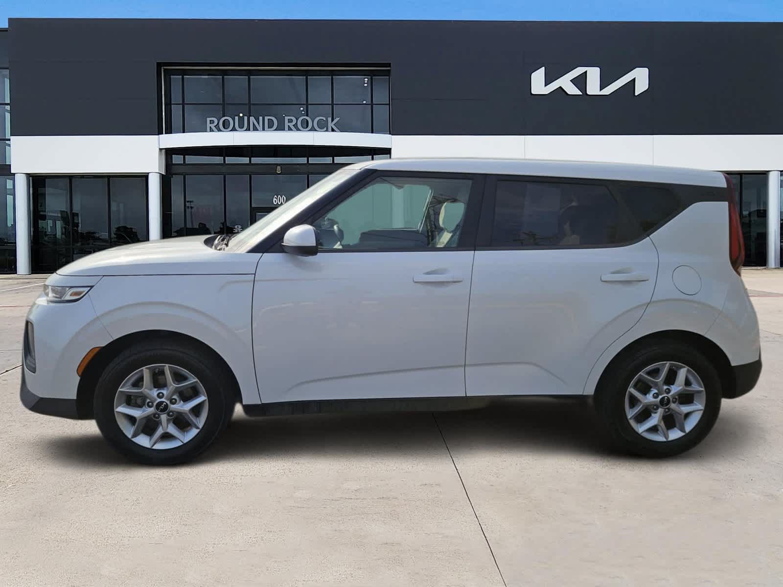 Used 2022 Kia Soul LX w/ Technology Package FWD image 4