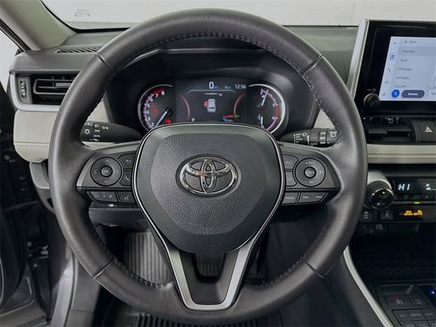 Used 2025 Toyota RAV4 XLE image 18