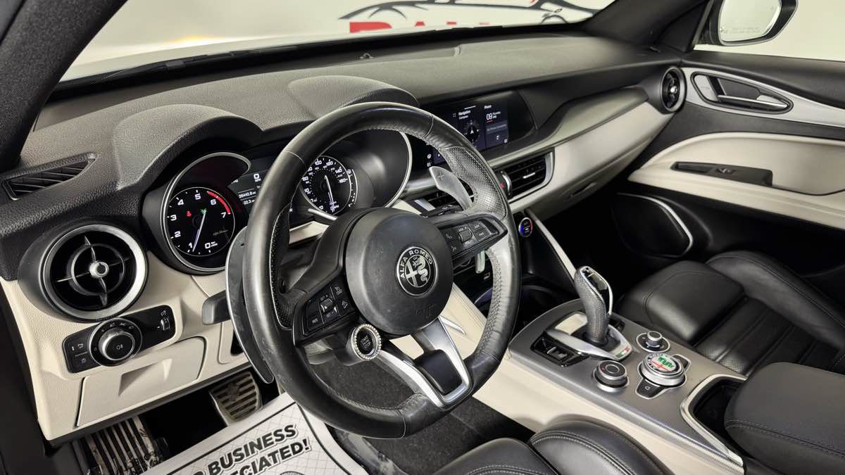 Used 2020 Alfa Romeo Stelvio Ti Sport w/ Quick Order Package 22S Sport AWD/4WD image 15