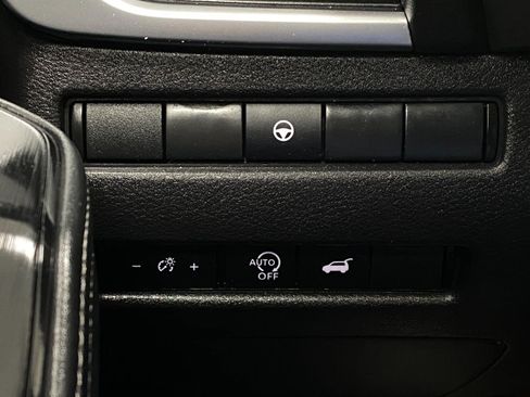 Certified 2025 Nissan Rogue SV AWD/4WD image 14