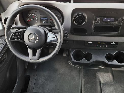 Used 2023 Mercedes-Benz Sprinter 2500 image 27