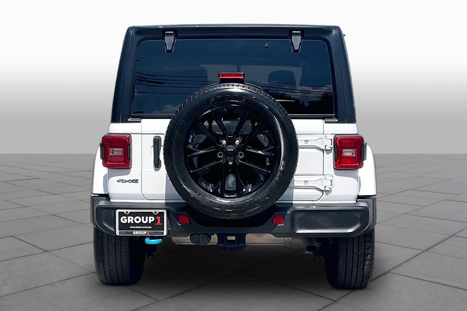 Used 2023 Jeep Wrangler Unlimited Sahara AWD/4WD image 5