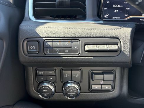 Used 2024 GMC Yukon XL Denali w/ Denali Reserve Package AWD/4WD image 34