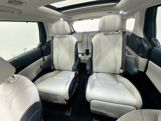Certified 2025 Kia Carnival SX Prestige FWD image 33