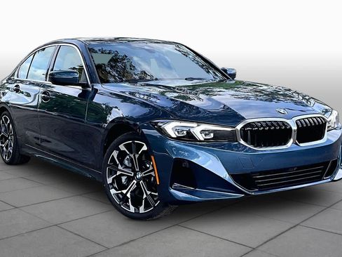Certified 2025 BMW 330i Sedan RWD image 3