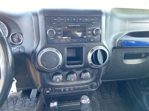 Used 2014 Jeep Wrangler Sport w/ Connectivity Group AWD/4WD image 31