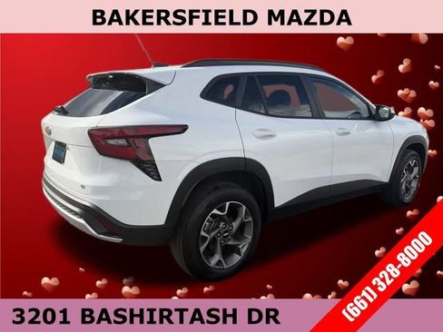 Used 2025 Chevrolet Trax LT w/ LT Convenience Package image 5