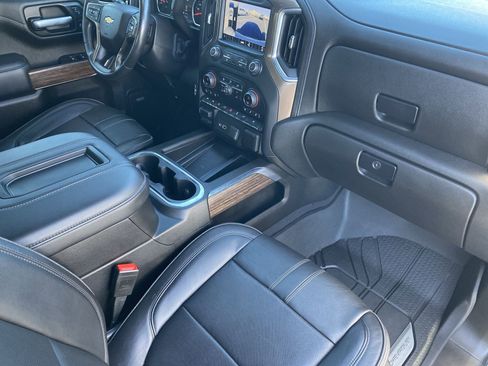 Used 2021 Chevrolet Silverado 1500 High Country w/ Technology Package image 34