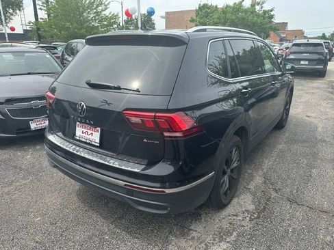 Used 2024 Volkswagen Tiguan SE AWD/4WD image 4