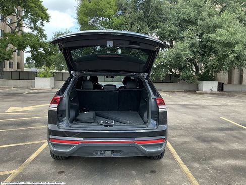 Used 2022 Volkswagen Atlas Cross Sport SE FWD image 10