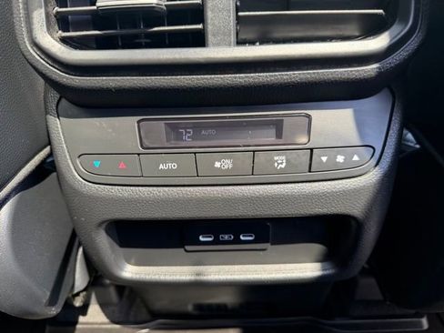 Used 2025 Honda Pilot Touring image 29