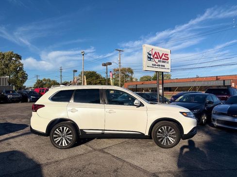Used 2020 Mitsubishi Outlander SEL image 2
