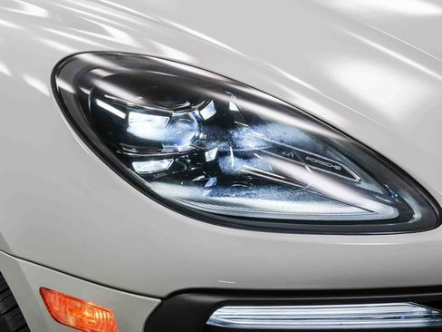Used 2023 Porsche Macan AWD/4WD image 14