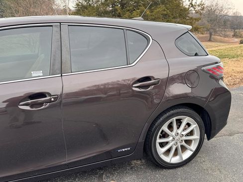 Used 2012 Lexus CT 200h Premium image 2