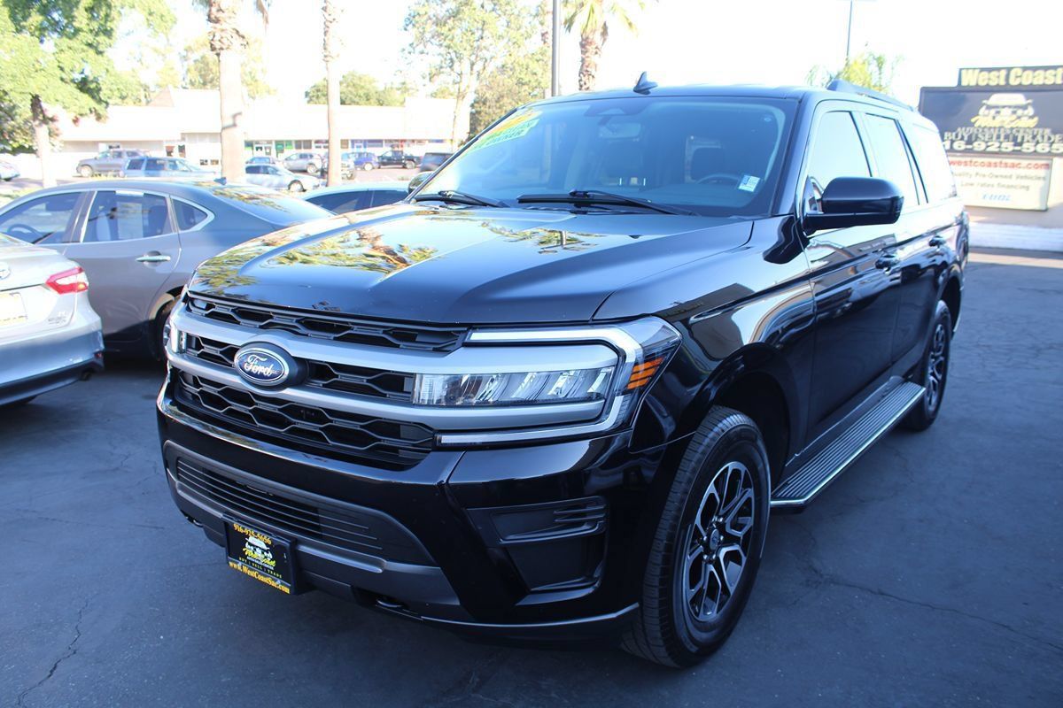 Used 2022 Ford Expedition XLT AWD/4WD image 4