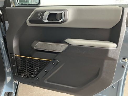 Used 2023 Ford Bronco Badlands image 11