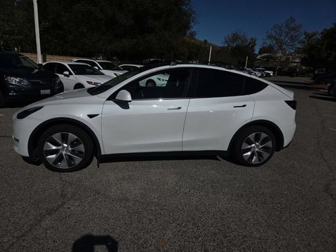 Used 2021 Tesla Model Y Long Range AWD/4WD image 2