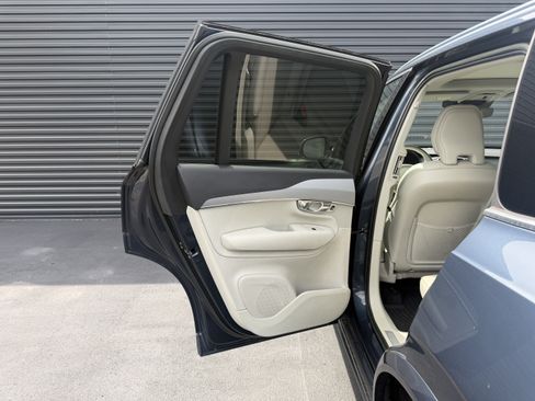 Used 2022 Volvo XC90 T5 Momentum w/ Protection Package Premier FWD image 13