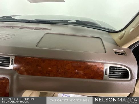 Used 2011 Chevrolet Tahoe LTZ RWD image 31