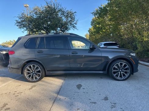 Used 2022 BMW X7 M50i image 6