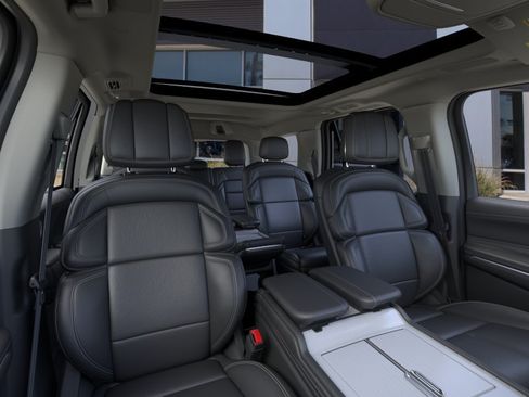 New 2026 Lincoln Navigator Reserve AWD/4WD image 35