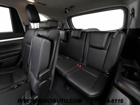 Used 2017 Toyota Highlander XLE AWD/4WD image 18