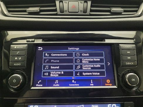Used 2020 Nissan Rogue SV FWD image 25