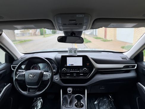 Used 2023 Toyota Highlander LE AWD/4WD image 35
