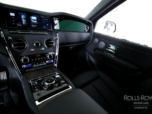 Used 2026 Rolls-Royce Cullinan AWD/4WD image 16