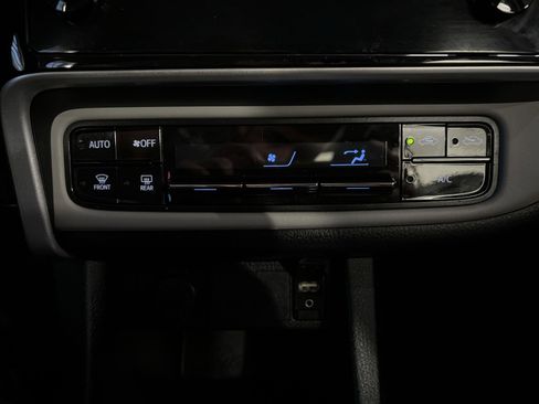 Used 2019 Toyota Corolla LE image 19