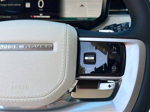 New 2025 Land Rover Range Rover SE image 31