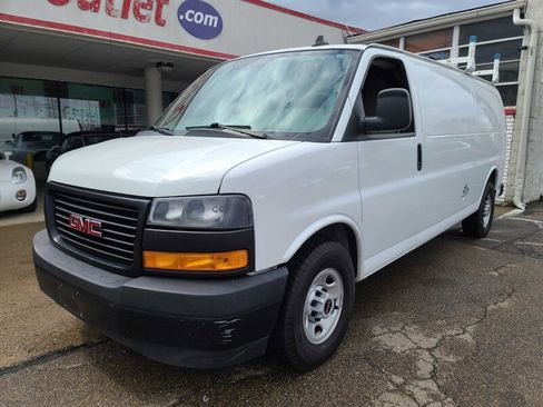 Used 2018 GMC Savana 2500 Extended w/ Driver Convenience Package image 2