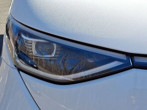 Certified 2025 Volkswagen ID. Buzz Pro S image 9