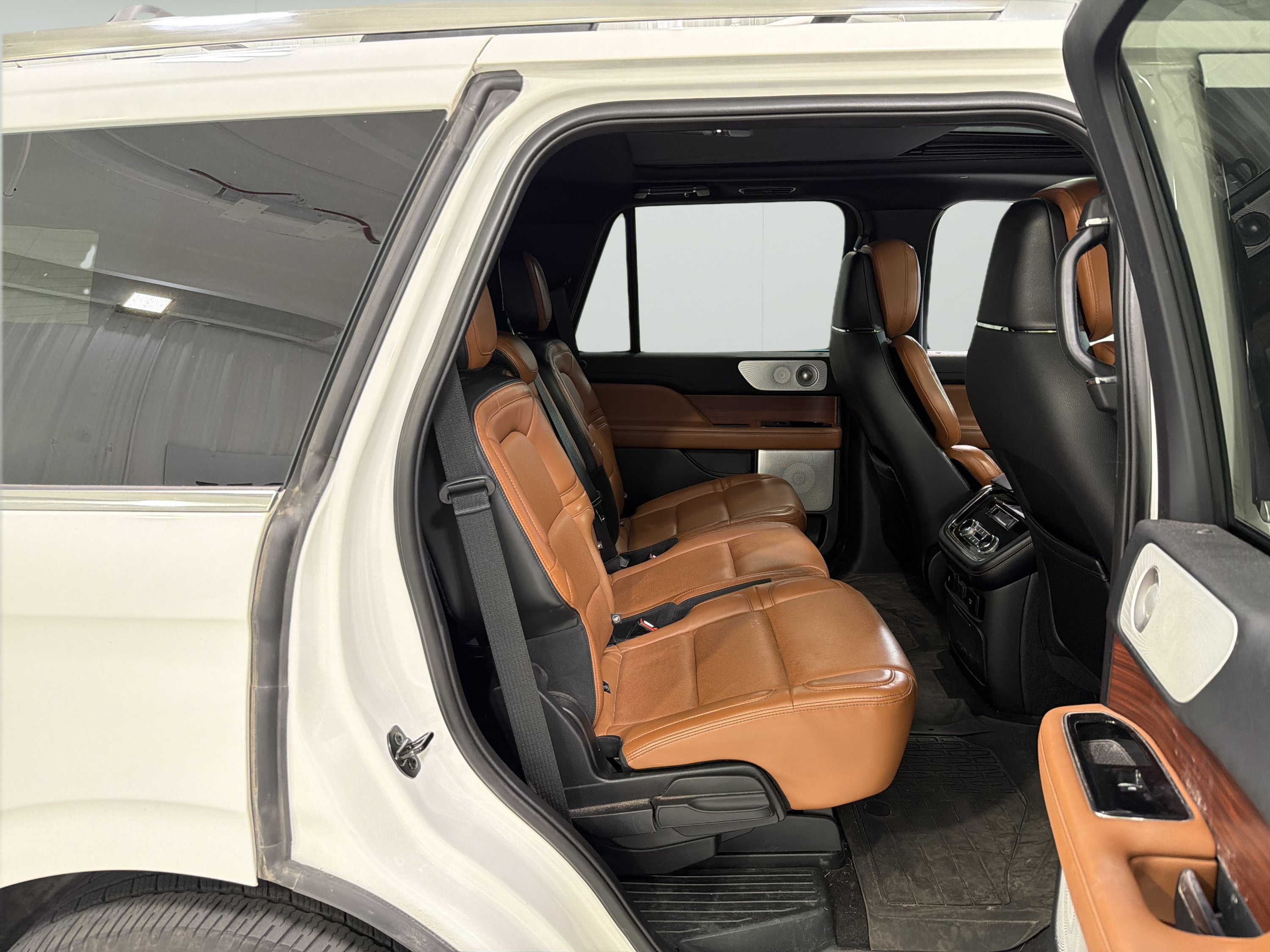 Used 2020 Lincoln Navigator Reserve w/ Equipment Group 208A Reserve AWD/4WD image 13