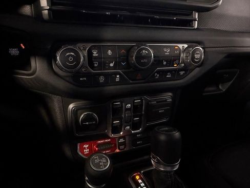 Used 2025 Jeep Gladiator Rubicon AWD/4WD image 16