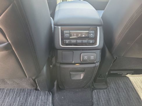 Used 2022 Subaru Ascent Limited w/ Technology Package AWD/4WD image 24