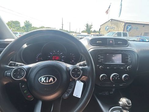Used 2016 Kia Soul + FWD image 26