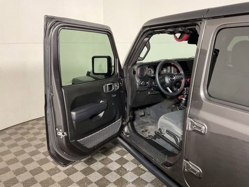 Used 2024 Jeep Wrangler Rubicon w/ Safety Group image 17