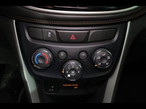 Used 2019 Chevrolet Trax LS AWD/4WD image 26